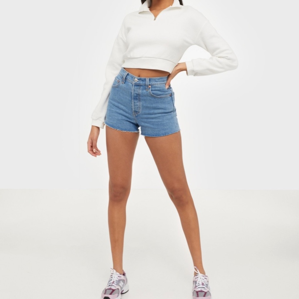 Levi’s rib cage shorts